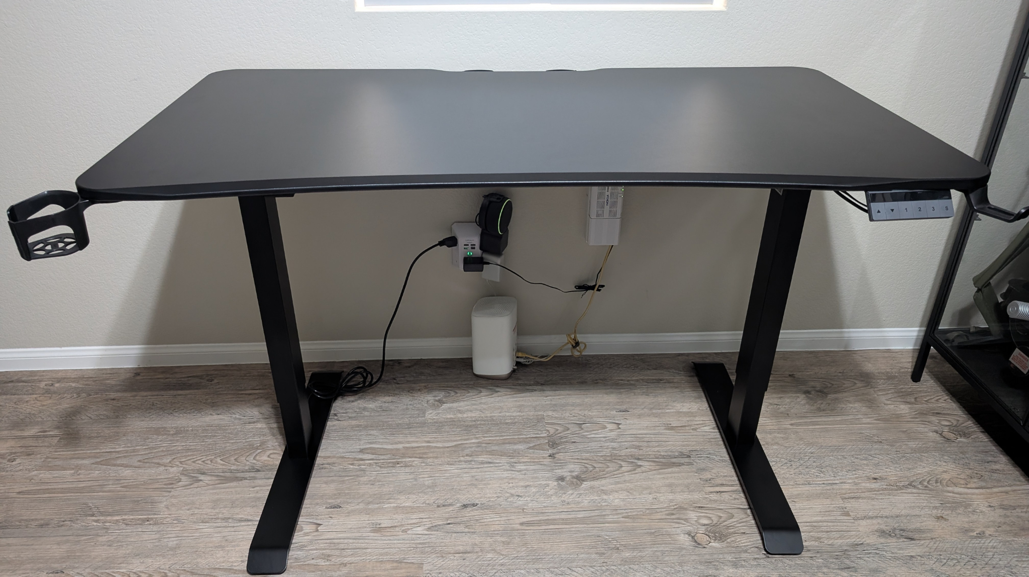 Frontal image of AndaSeat's Xtreme Series Ergonomic Standing Desk